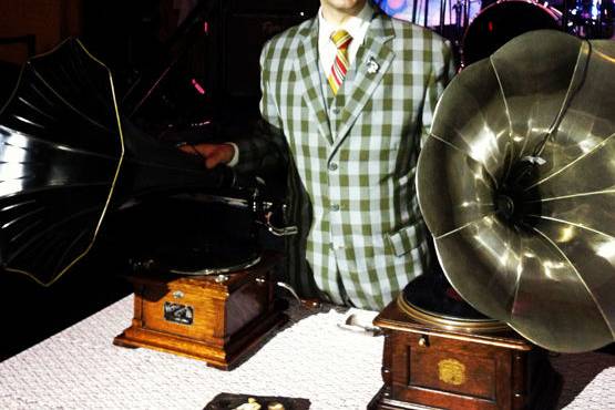 Antique Phonograph DJ MAC
