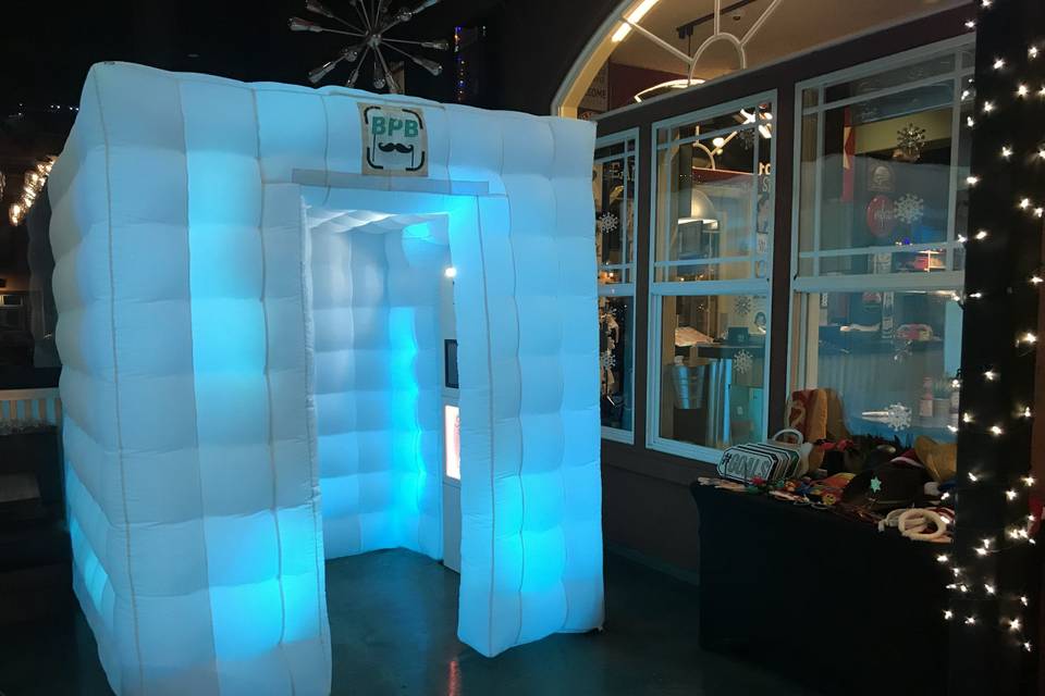 Inflatable booth
