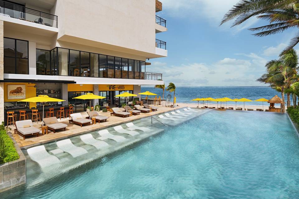 Pool - The Fives Oceanfront