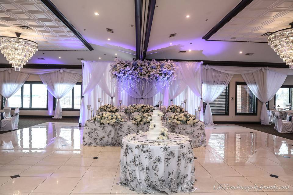 Grand Sweetheart Table