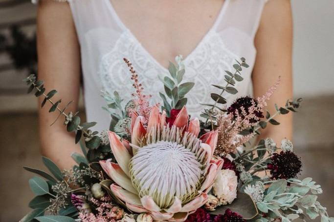 Dramatic bridal bouquet