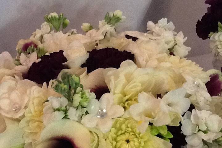 Calla lilies, dahlias, carnations, stock