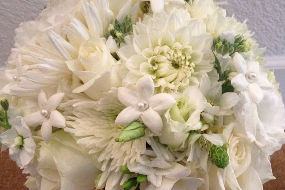 Bride bouquet using mixture of textures
