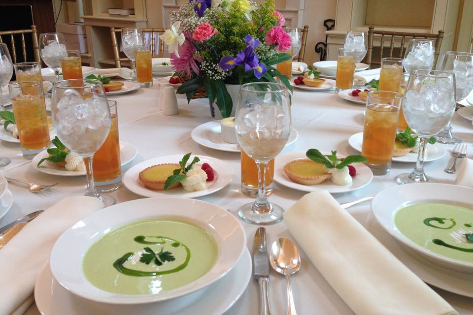 Sweet Pea Soup with Mint Oil