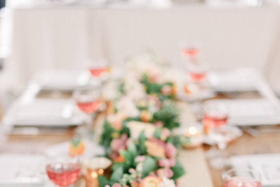 Table floral centerpiece