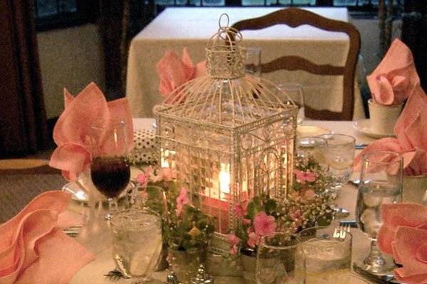 Gazebo style lantern and pots of pink impatiens as a centerpiece/favors