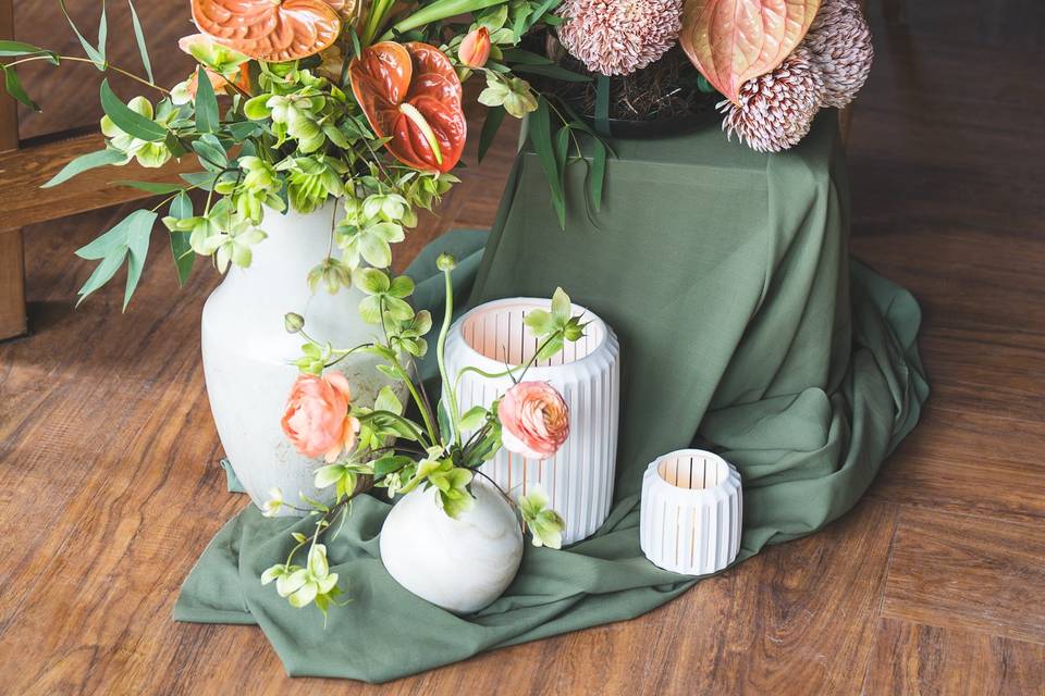 Cascading Table Flowers