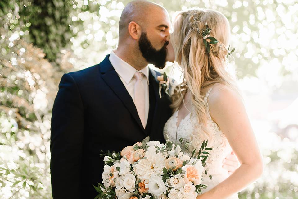 Newlyweds kissing | Meagan Forbes Photography