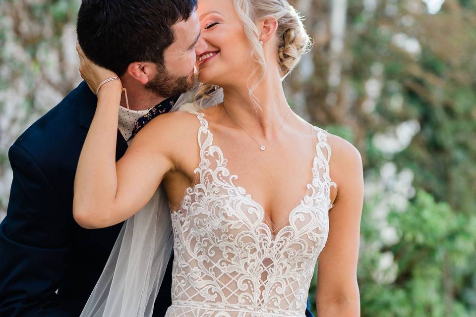 Holding his bride | Chris Zachary Photography