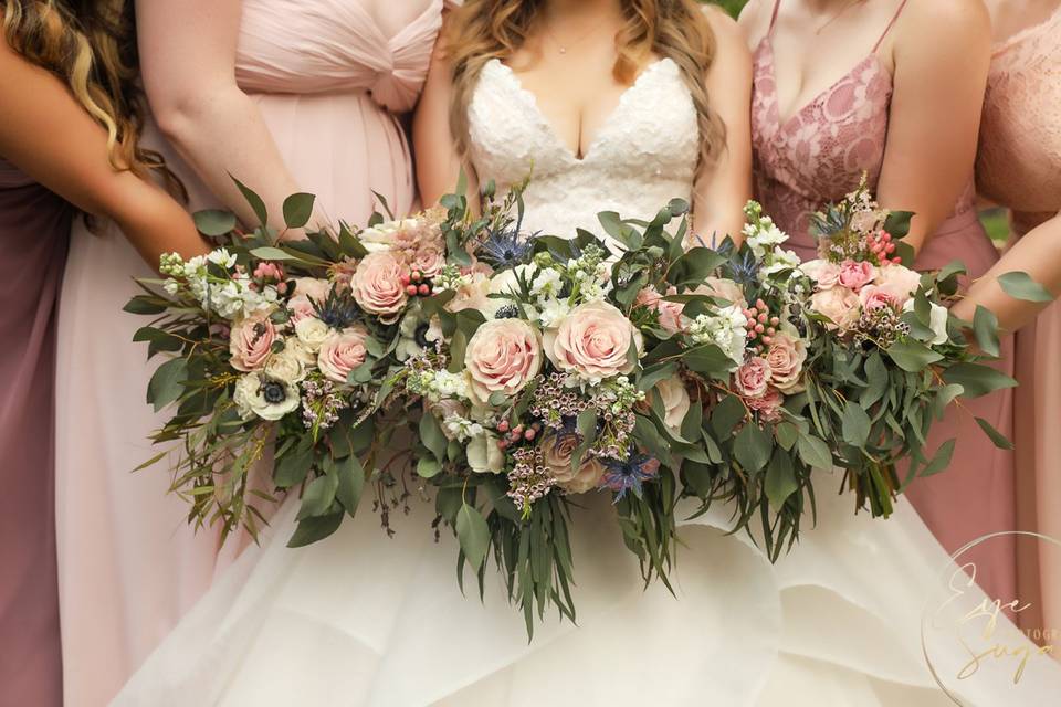 Stunning Bridal party flowers!