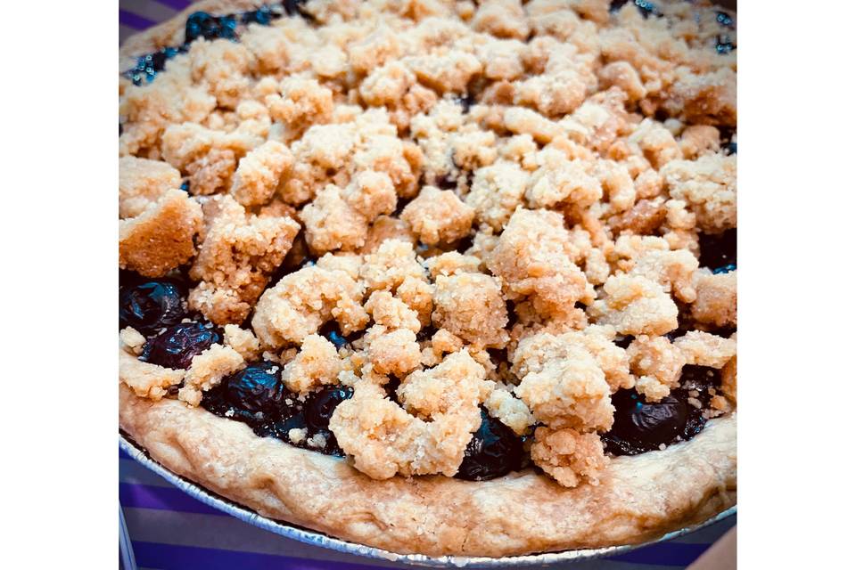 Blueberry crumb pie