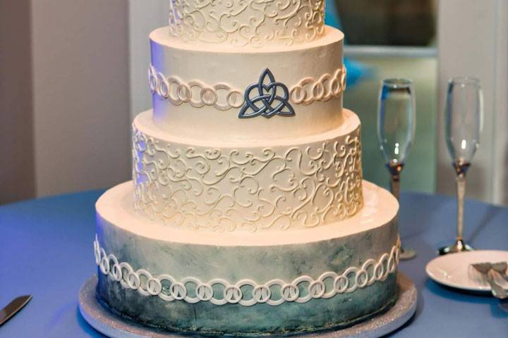 Celtic love knot navy cake