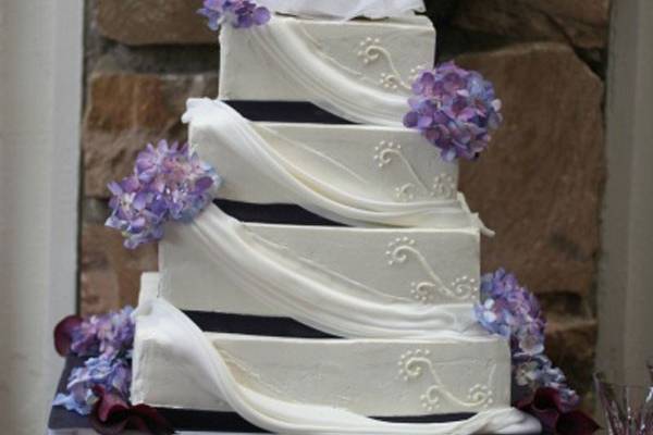 Fondant draping cake