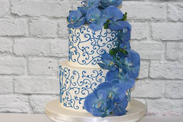 Floral blue cake