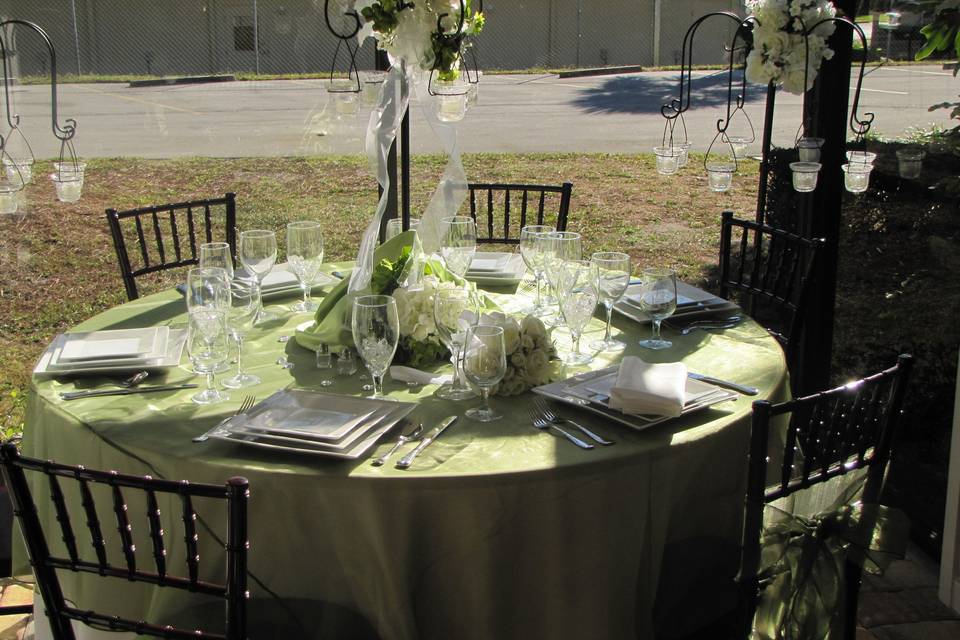 Outdoor table setting