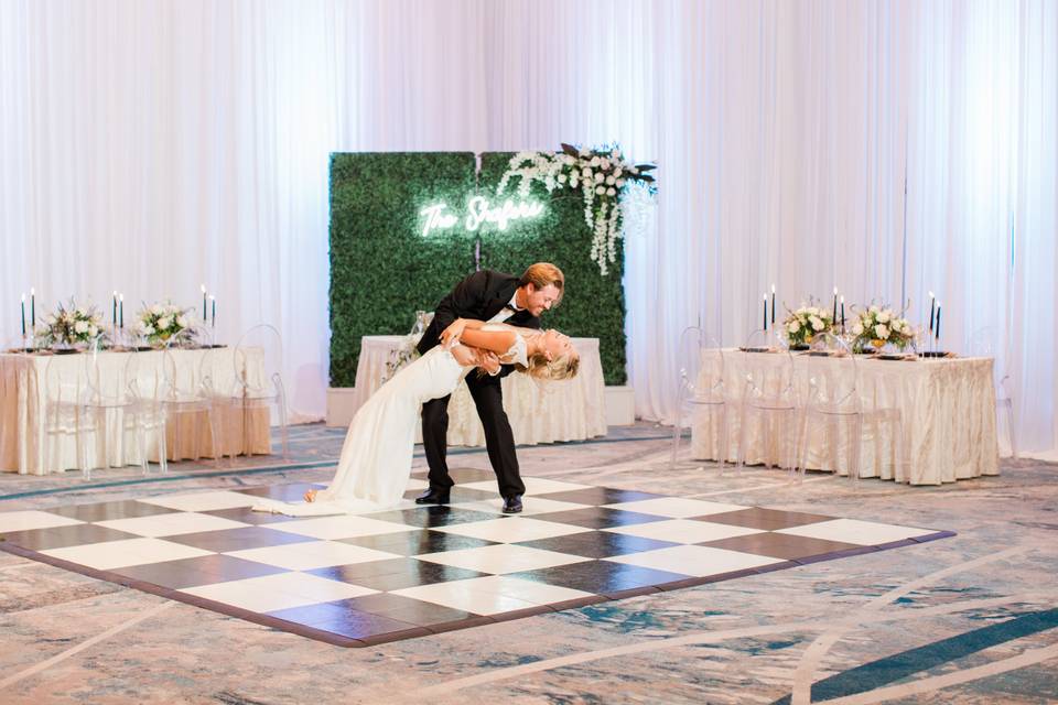 Wedding Couple's First Dance