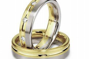 14k White gold comfort fit wedding band is designed to be satin finish and three bright cut lines going parallel to the ring.