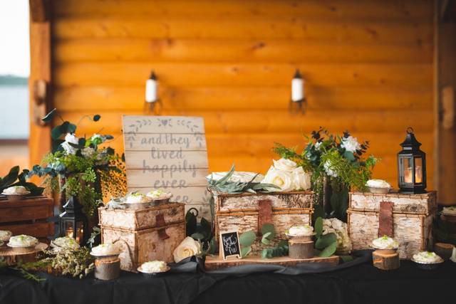 Wedding cake table
