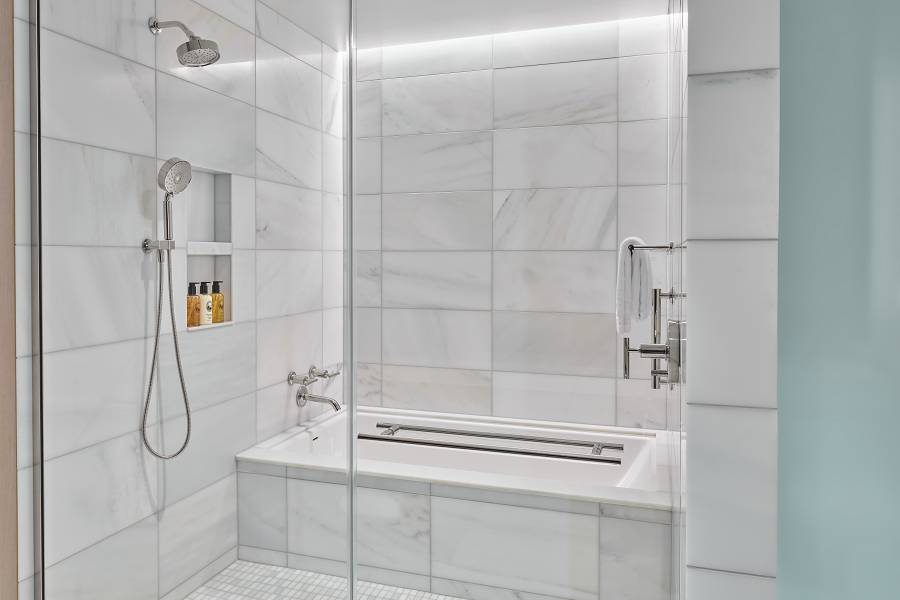 Deluxe Bathroom