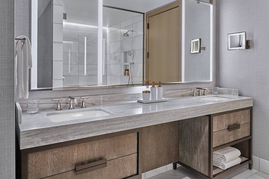 Deluxe Bathroom