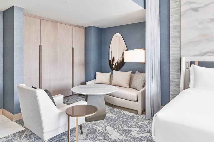 Grand Deluxe Seating Area