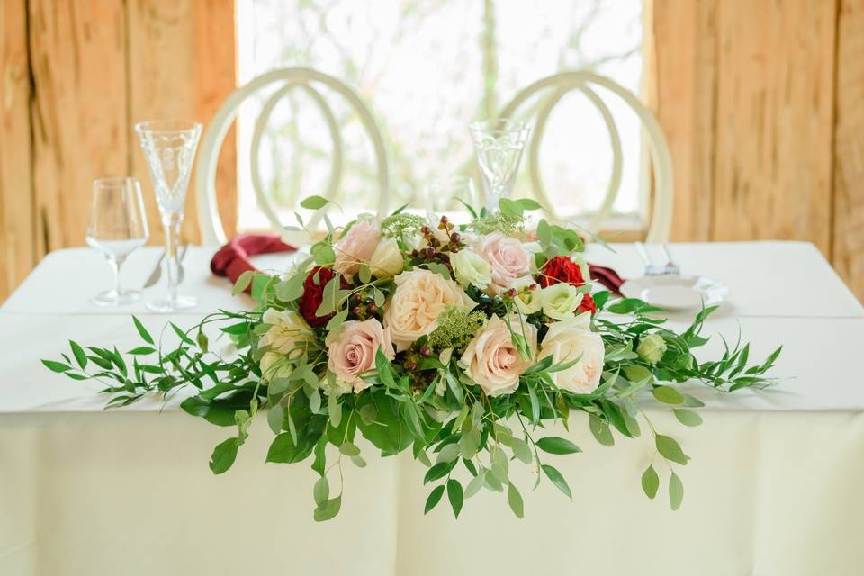 Sweetheart table with style
