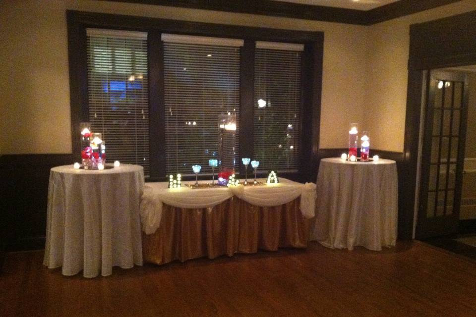 Head table lights and decor