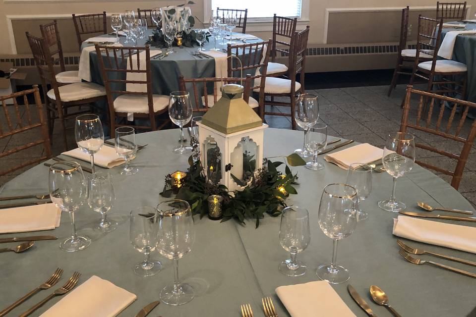 Head table arrangement