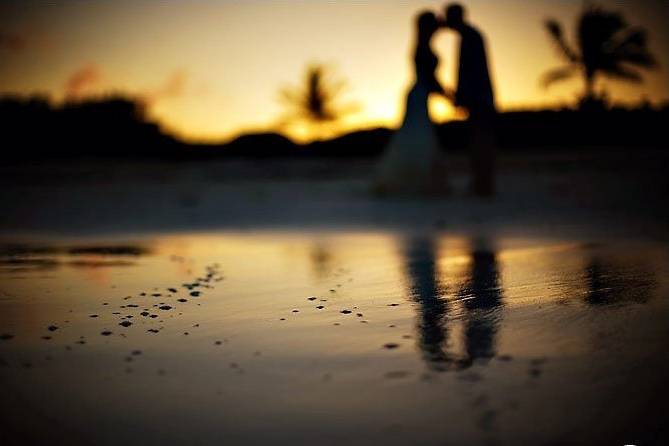 Kiss during sunset at the beach
