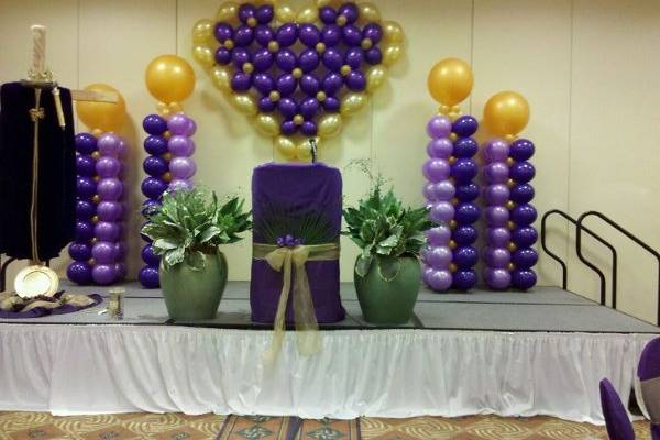 Balloon wedding decor