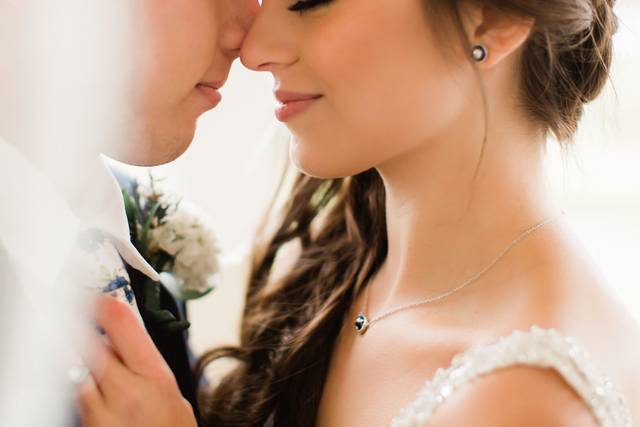 Veiled love - For The Moment Photography