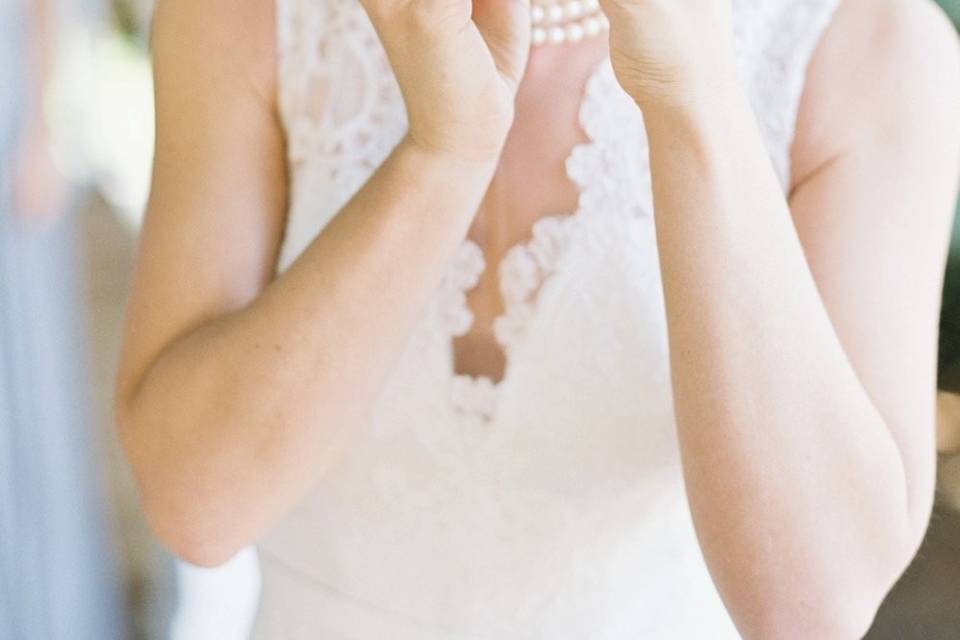 Bride and bridesmaids | Simply Sarah Photography