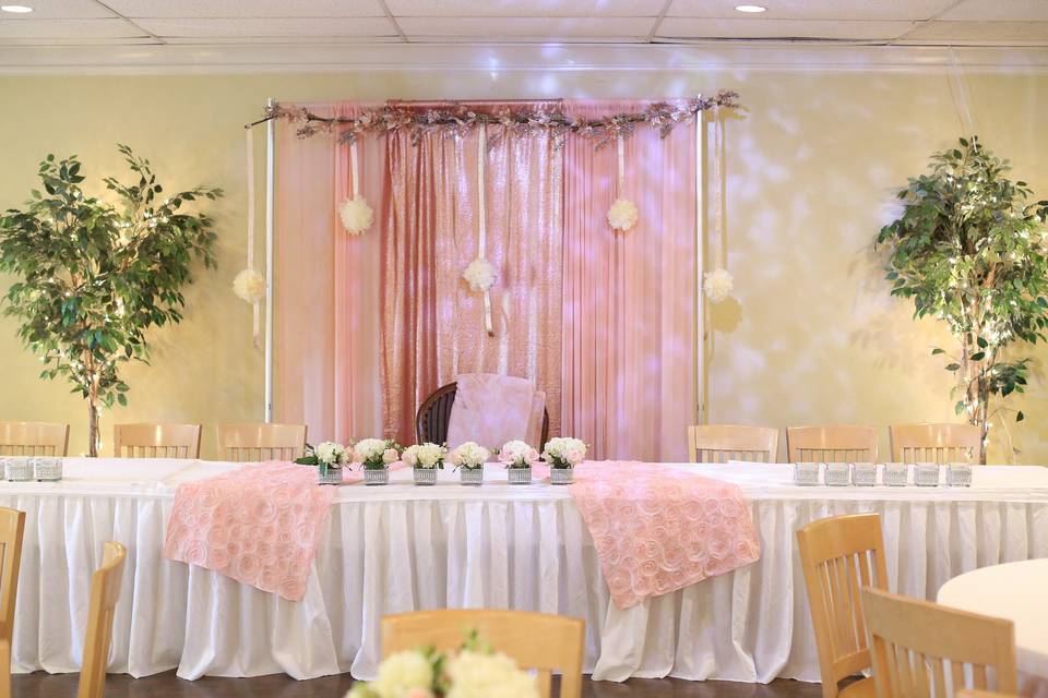 Head table | Captured by Coriss Photography