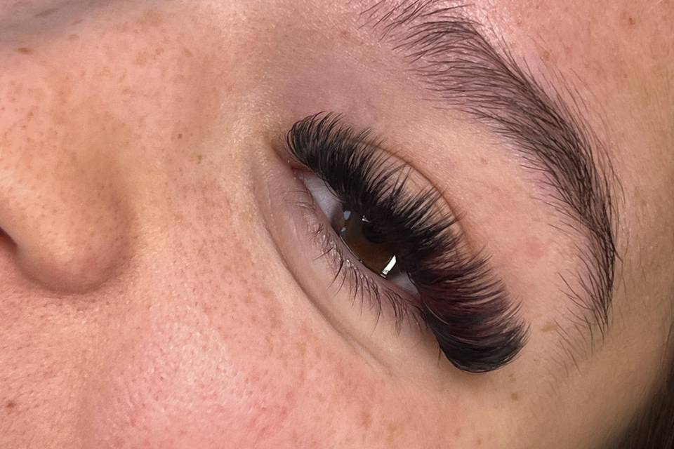 Mega volume lash extensions