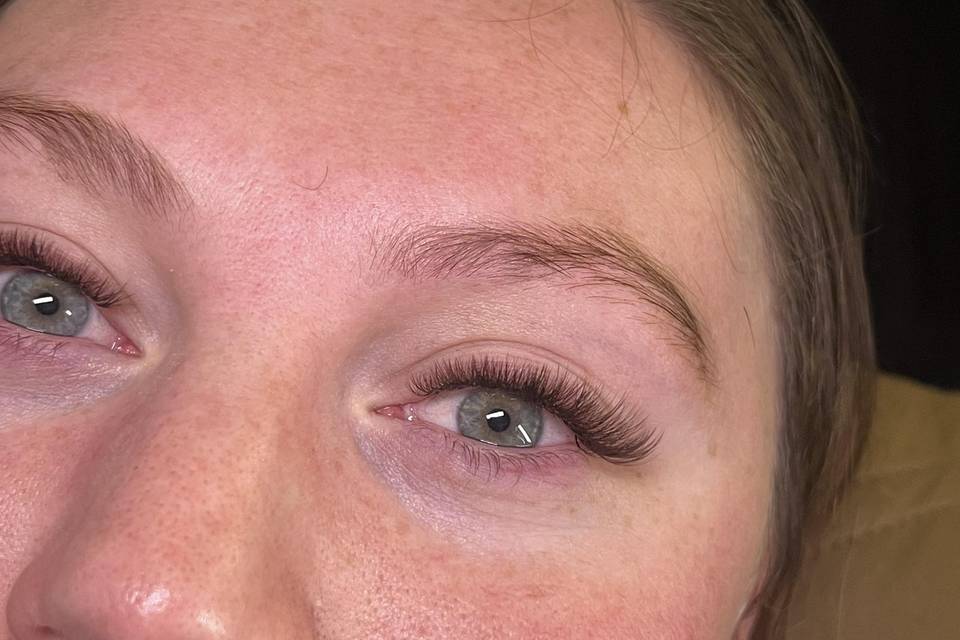 Brown volume lash extensions