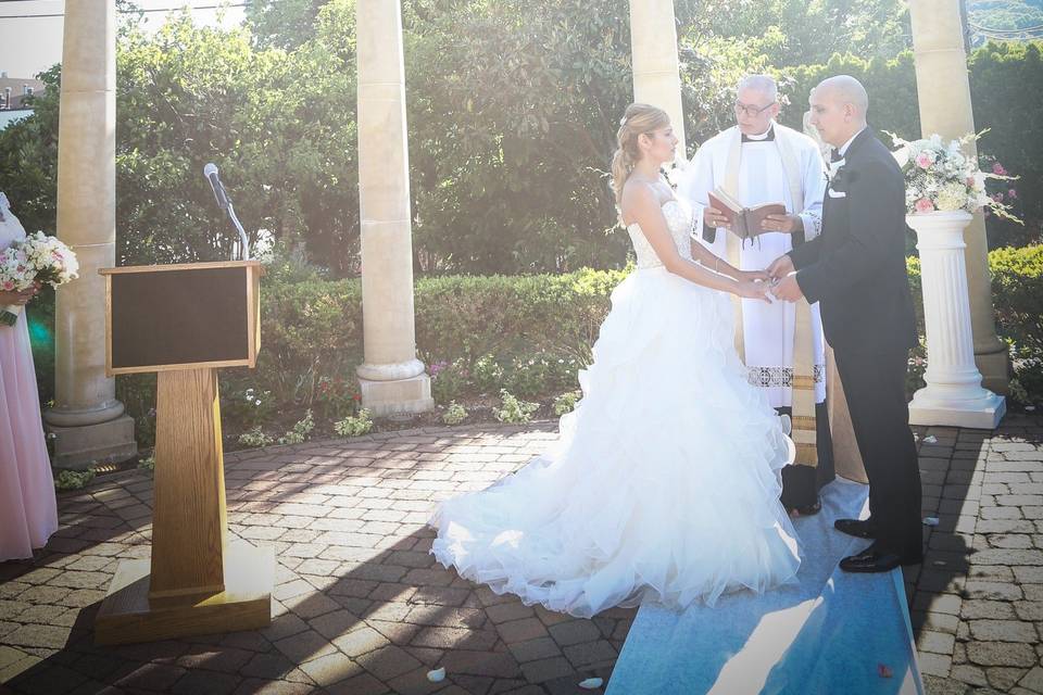 Beautiful outdoor ceremony