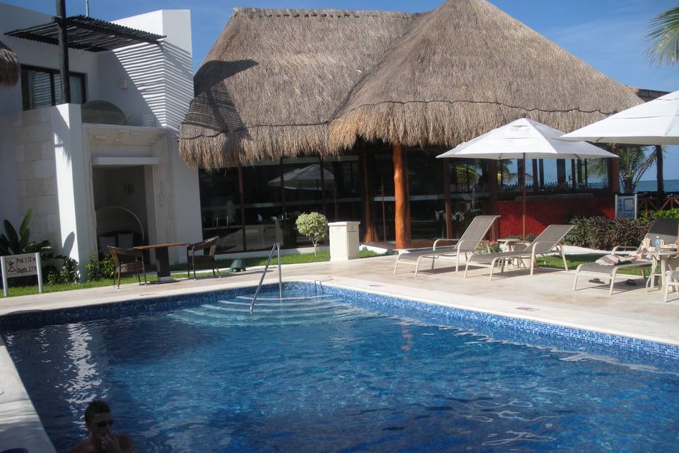 Azul Beach Pool