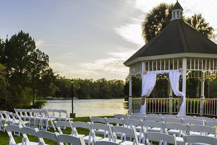 Outdoor chairs for ceremony