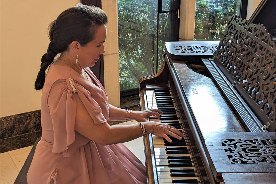 Juliet Preston wedding piano
