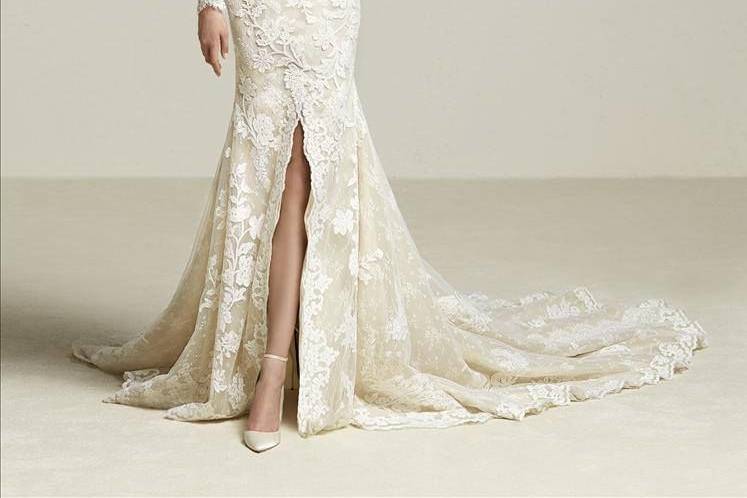 Trumpet style dress with lace detailing