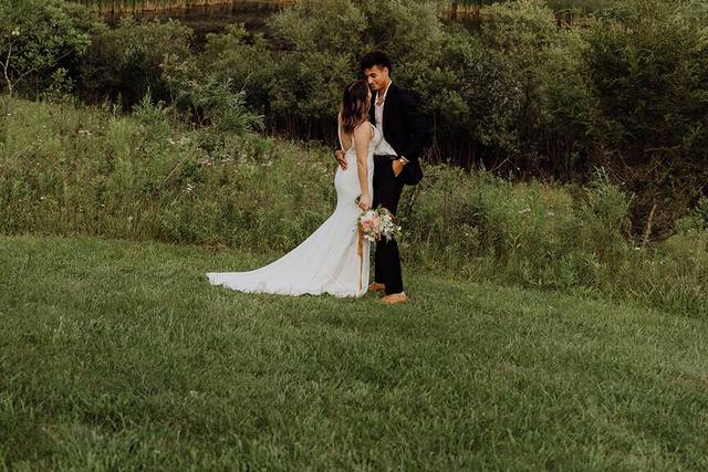 Hourglass Wedding