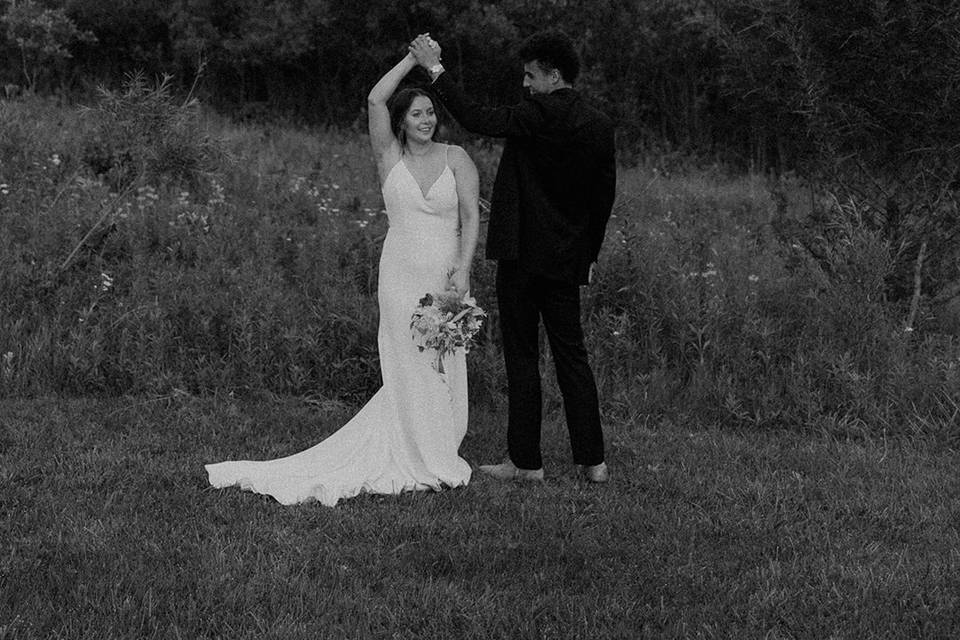 Hourglass Wedding