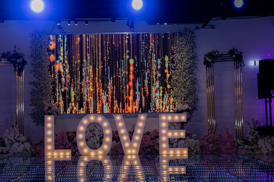 Love Sign w/ Dancefloor
