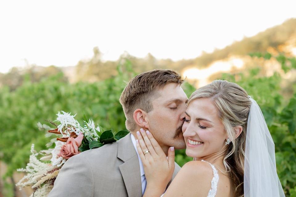 Kisses in the vines