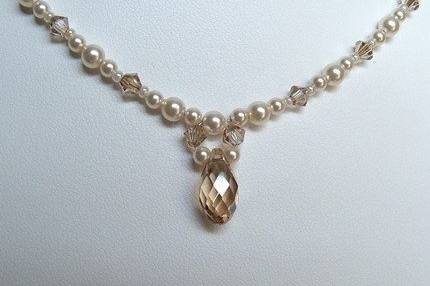 Understated drama and bespeaking elegance....
A magical blend of similar hues..warm ivory creme Swarovski Pearls and golden 