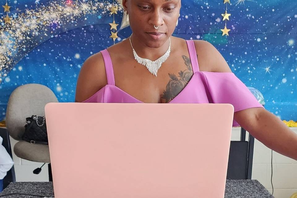 DJ QUEEN ENTERTAINMENT