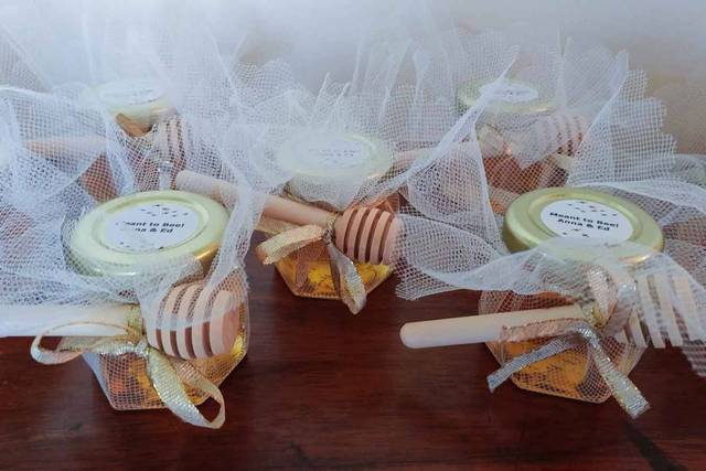 Honey favors with Honey Dipper