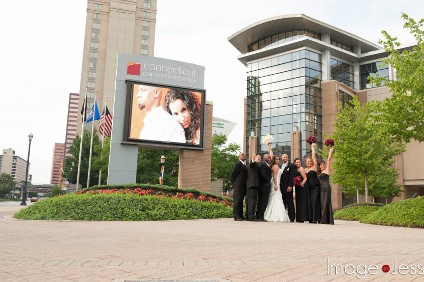 The couple with the bridesmaids and groomsmen