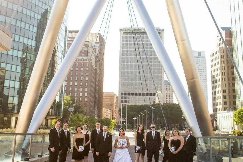 The couple with the bridesmaids and groomsmen