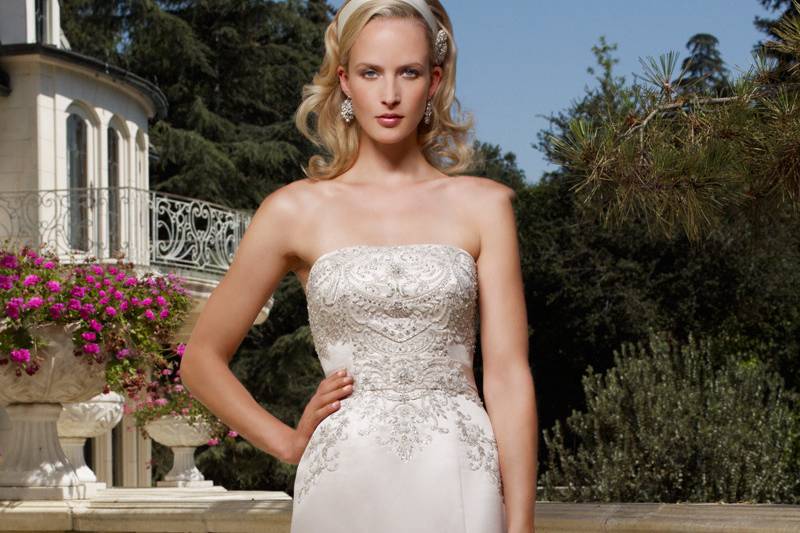 Style 2052
Soft Tulle pick-ups over Silky Satin accented with heavily beaded bodice and a ruched Tulle waistband.